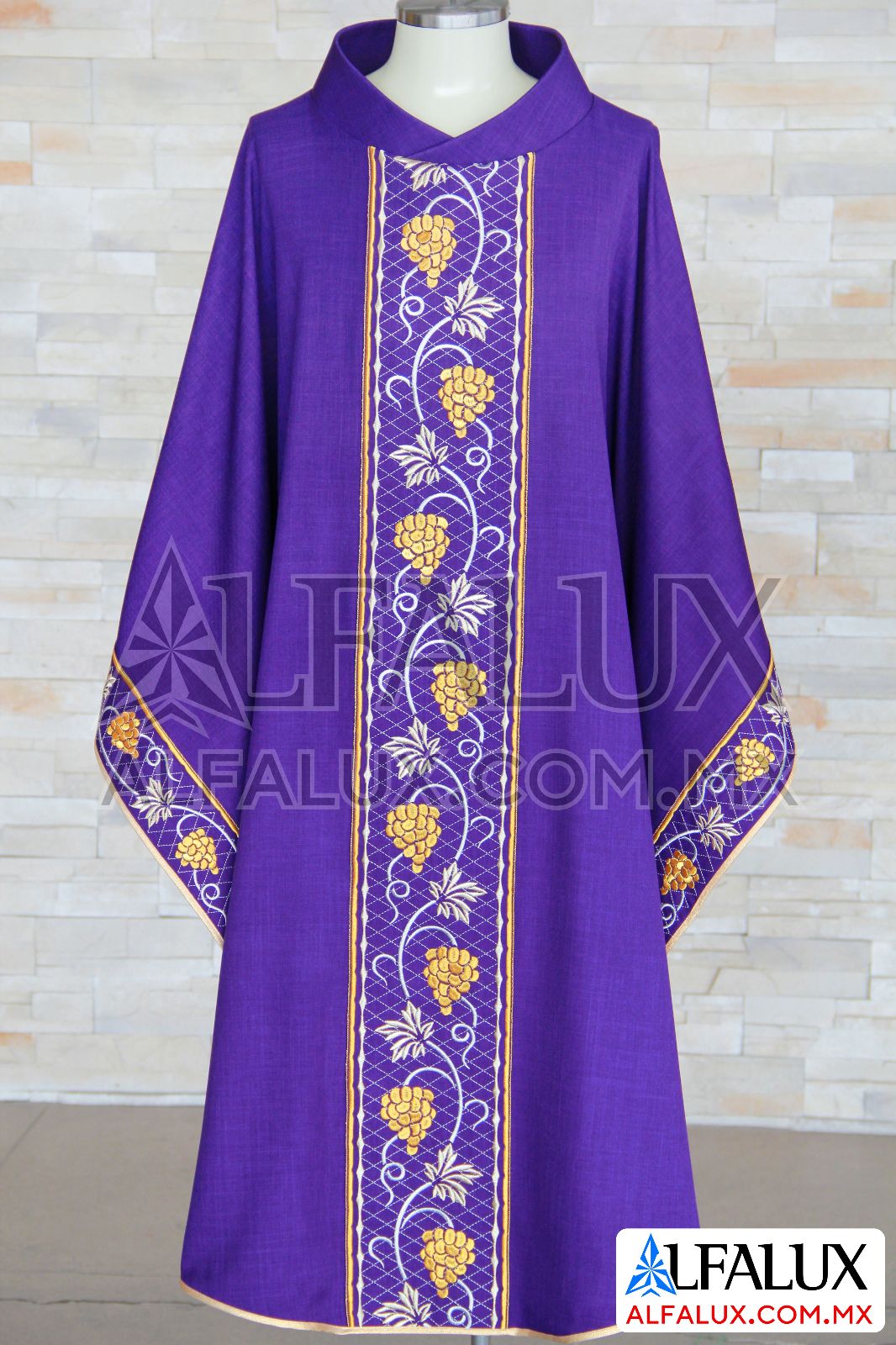 3 UVAS Casulla Alfalux Iris Morado Central